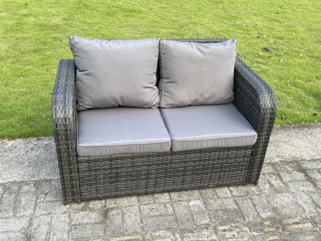 7-seater rattan garden furniture set with love sofa, stools, and coffee table. MéNobellea dark grey