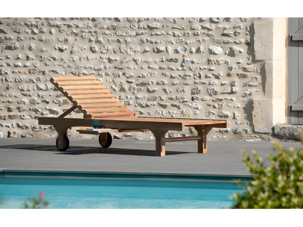 Sun lounger with teak wood